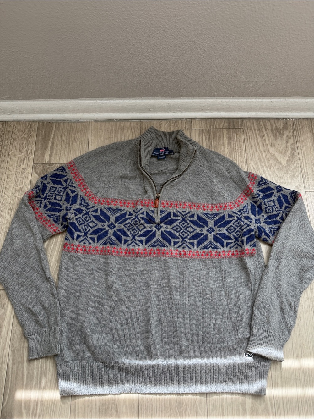 Vineyard vines Men’s Light Gray Zip-Up Sweater with Blue and Red Fair Isle Yoke